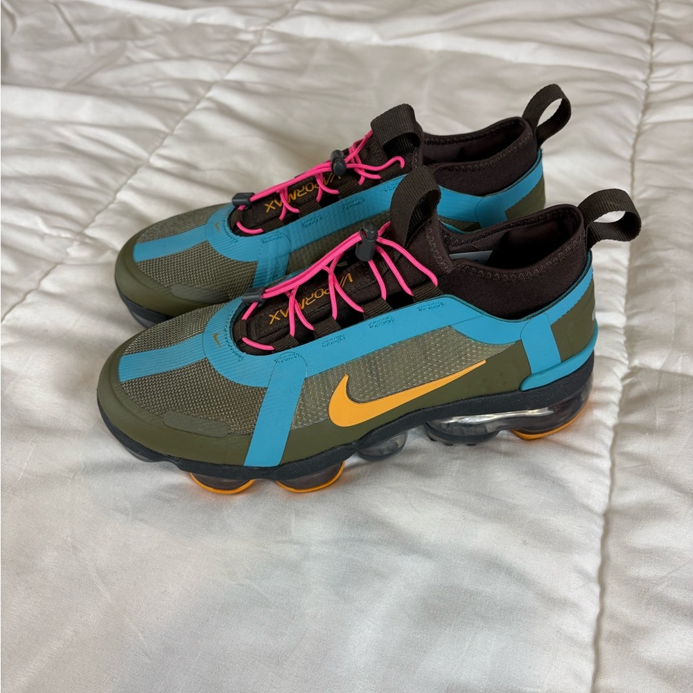 Nike Women's Olive Green Teal Athletic Shoes with Yellow Swoosh and Pink Laces